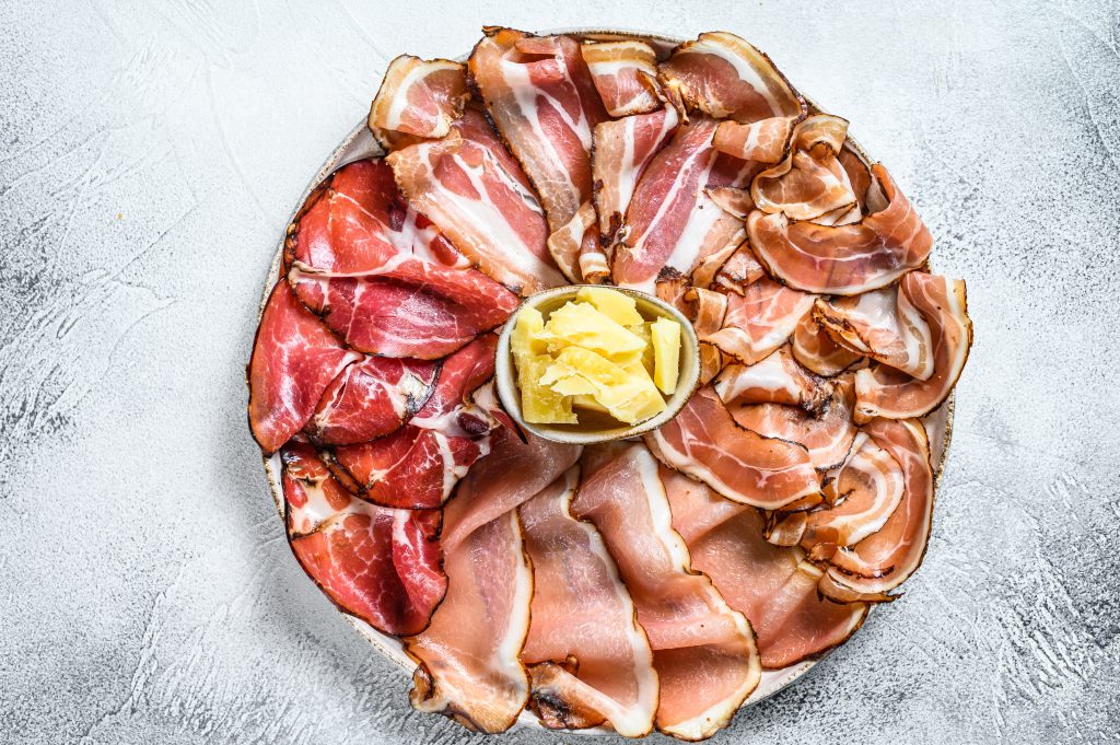 Tagliere di salumi misti con parmigiano reggiano